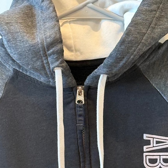 Abercrombie & Fitch Zip-up Hooded Sweatshirt - Small - Picture 4 of 13